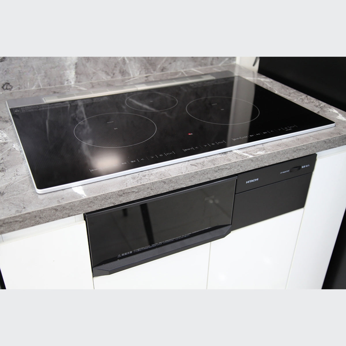 Bếp từ Nhật HT-M8AKTWF tự động kết nối hút mùi qua cổng hồng ngoại