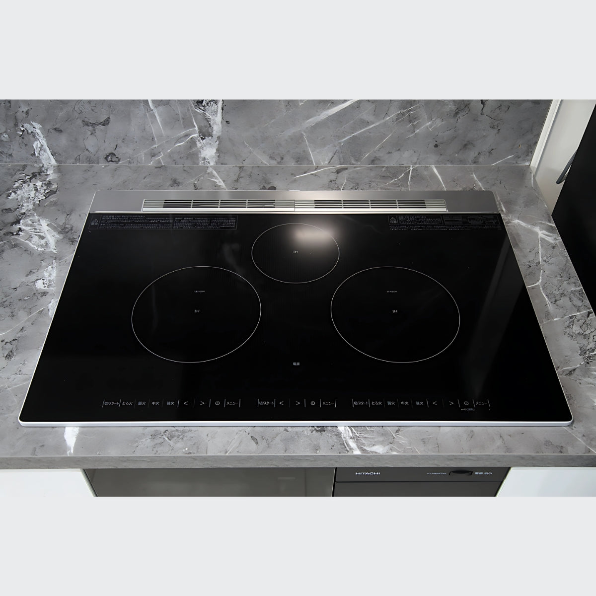 Bếp từ HT-M8AKTWF lắp đặt trong bếp hiện đại, nhập khẩu chính hãng từ Nhật