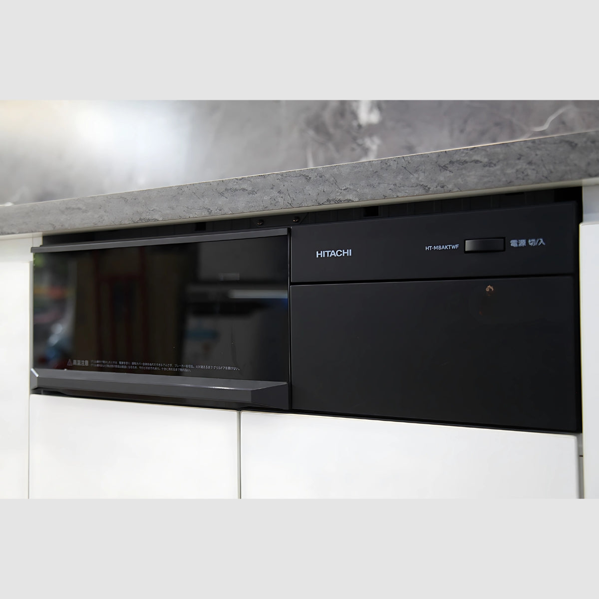 Bếp từ HT-M8AKTWF lắp đặt trong bếp hiện đại, nhập khẩu chính hãng từ Nhật