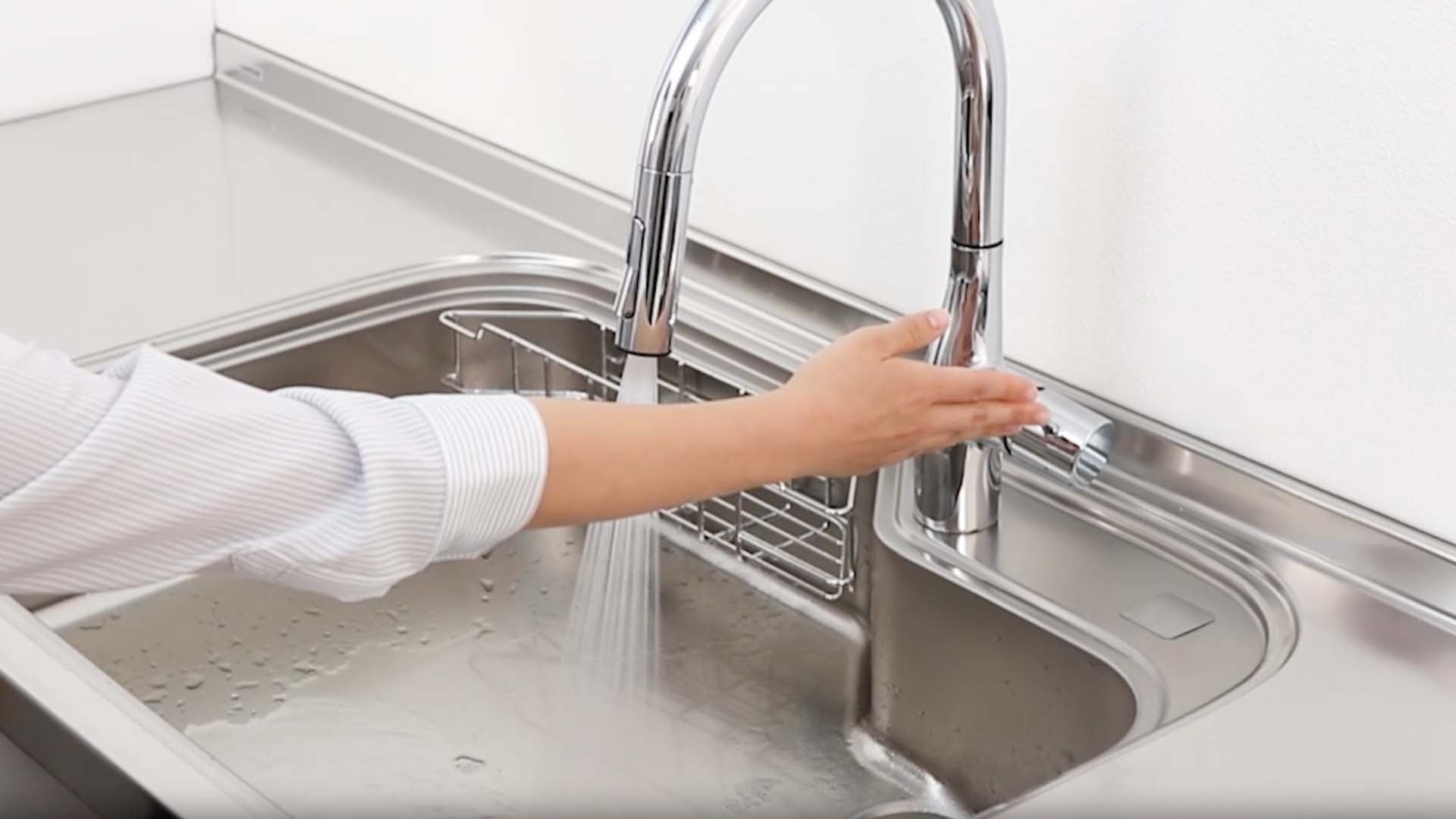 Vòi rửa bát KVK Chất liệu đồng thau