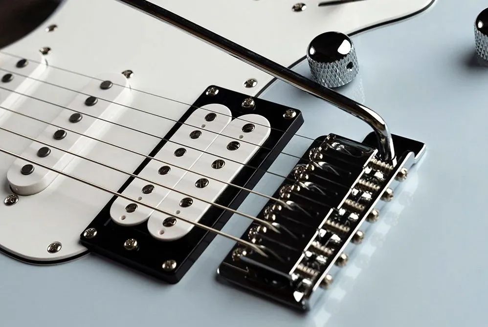 Ngựa đàn Vintage Tremolo