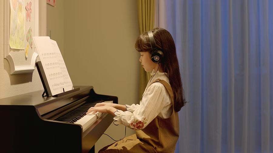 Đàn Piano Cơ Yamaha Arius | Thoải Mái Khi Dùng Tai Nghe