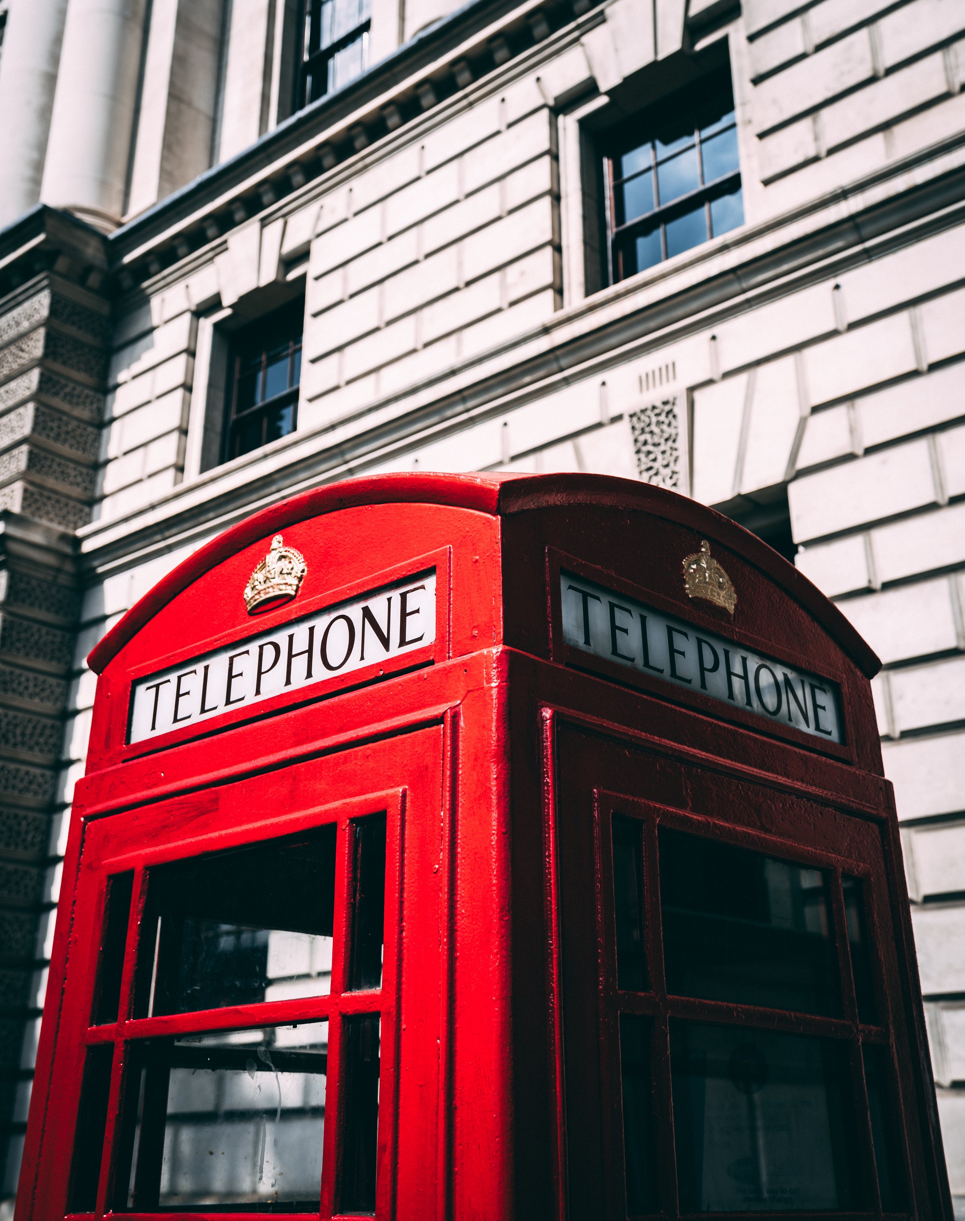 Biểu tượng bốt điện thoại đỏ ở London, Anh.