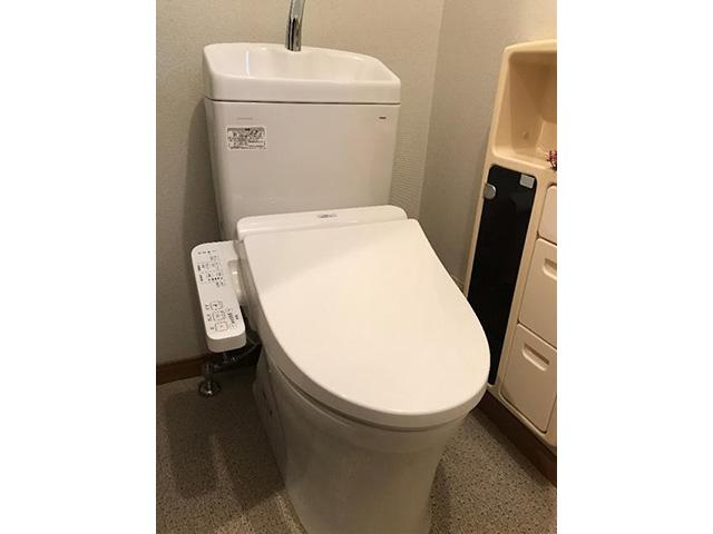 Hình ảnh lắp đặt thực tế nắp bệt TOTO Nhật nội địa TCF2222E